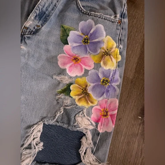 Levi’s Floral Destroyed Jeans 505 - Picture 2 of 5